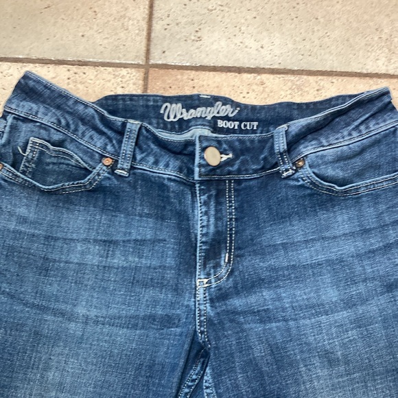 Wrangler boot cut jeans in good used condition, Size 11×34 - Picture 6 of 8